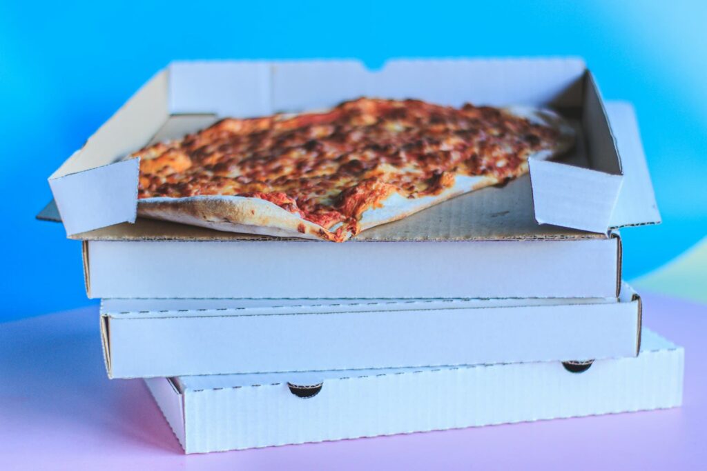 Pode assar pizza na caixa de papelão? 1 assar pizza na caixa de papelão
