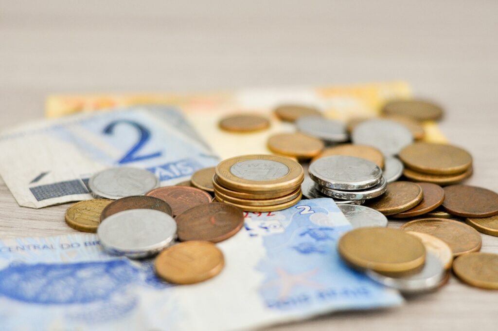 Quem tem direito ao auxílio doença INSS? 2 dinheiro auxilio doenca