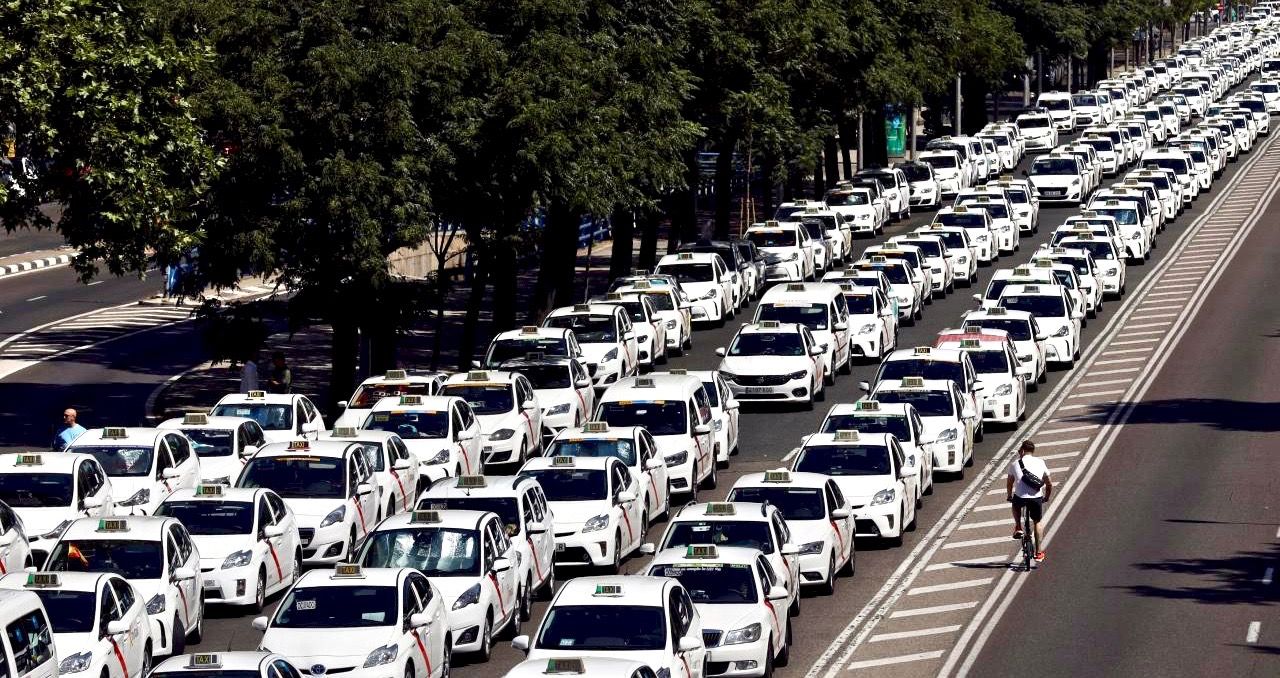 Greve de táxis na Espanha afeta viajantes 2 1671726063 570 Greve de taxis na Espanha afeta viajantes