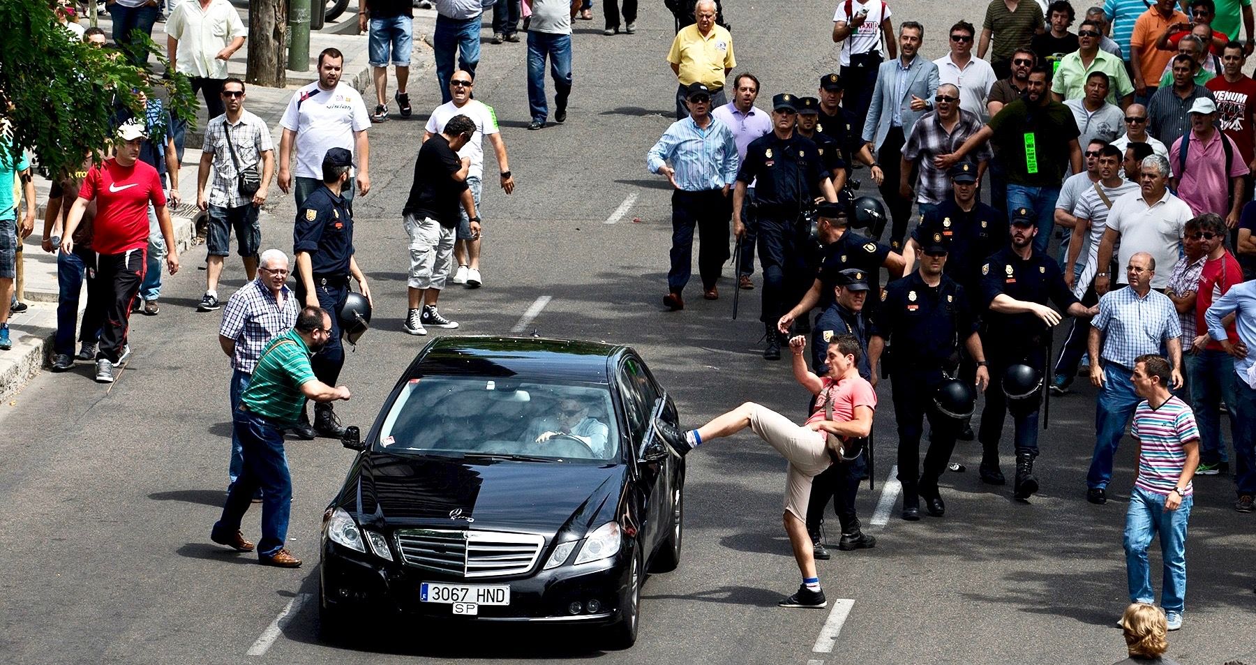 Greve de táxis na Espanha afeta viajantes 3 1671726063 879 Greve de taxis na Espanha afeta viajantes