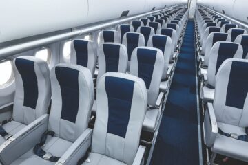 Companhias aéreas culpam passageiros por assentos cada vez mais apertados