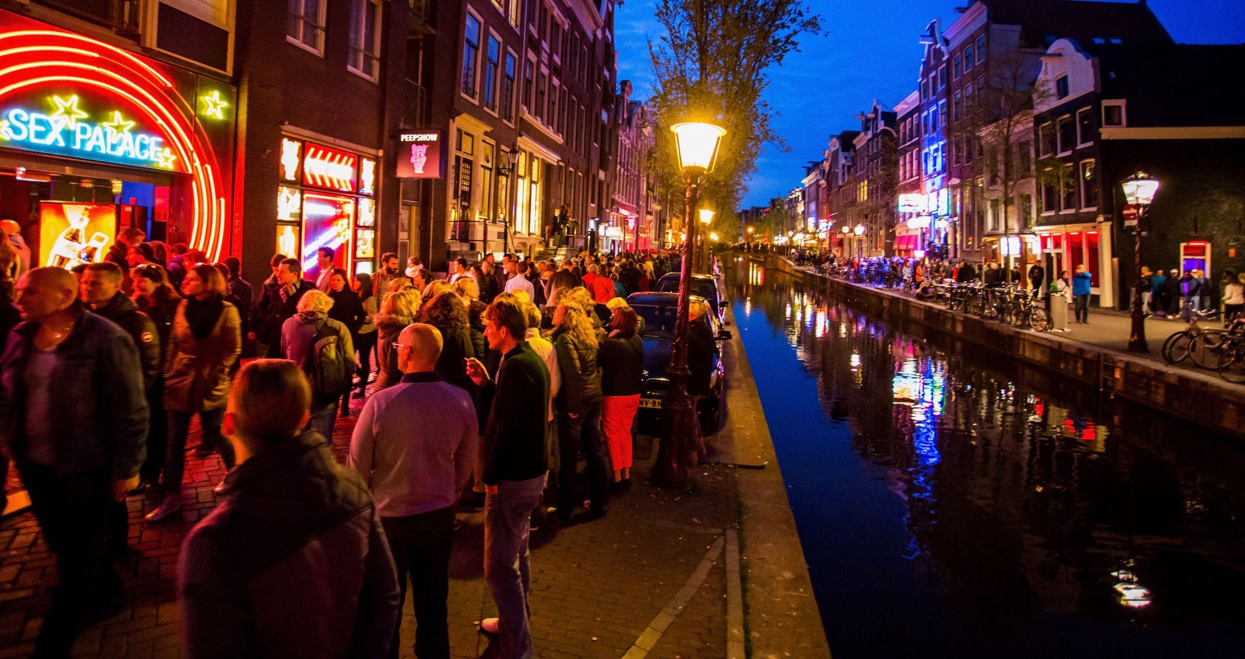 Amsterdã multa turistas por mau comportamento 1 Amsterda multa turistas por mau comportamento