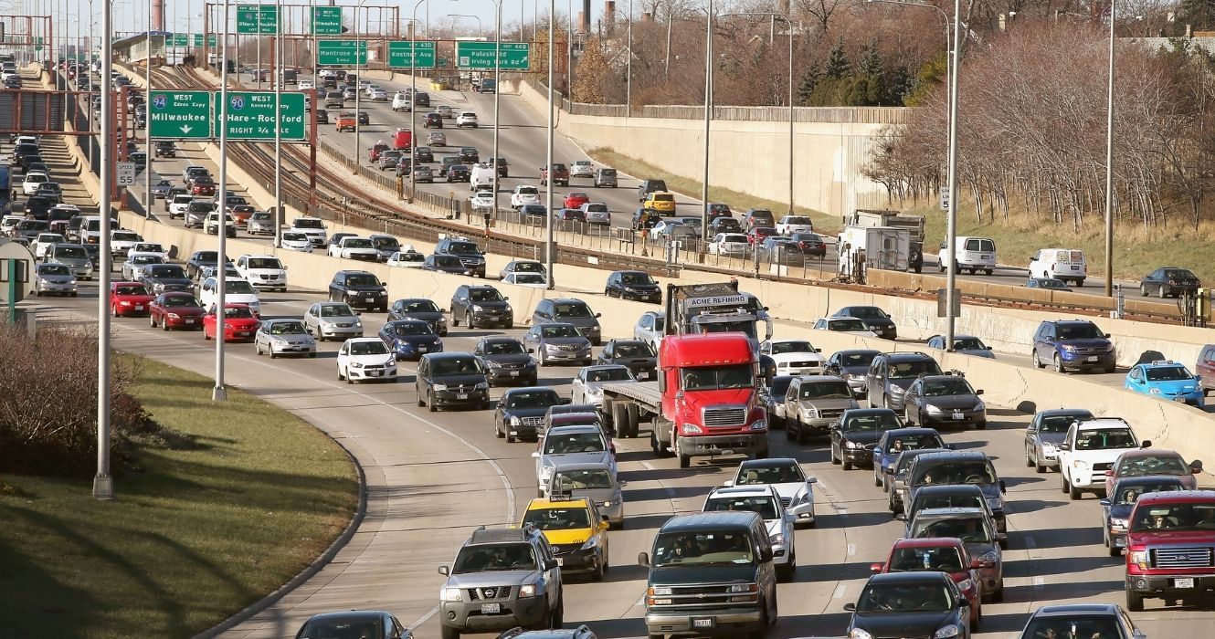 Esses estados estão pedindo aos viajantes que fiquem perto de casa nesta temporada de férias 1 tráfego de viagens de férias