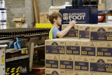 Novo design de garrafa de cerveja resolve o problema urgente de 'como ficar bêbado no espaço'