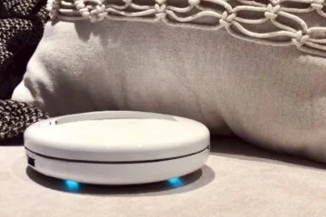 Novo robô de viagem CleanseBot desinfeta quartos de hotel