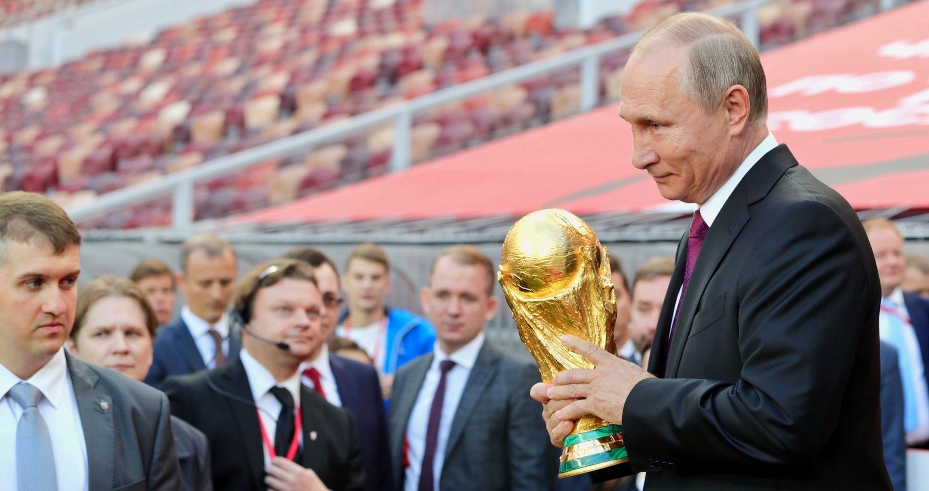 Rússia ensina trabalhadores a sorrir 1 Russia ensina trabalhadores a sorrir
