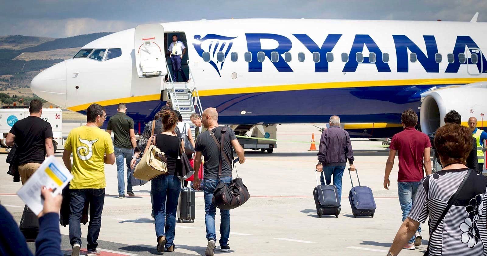 Ryanair e Wizz Air multam milhoes por bagagem de mao