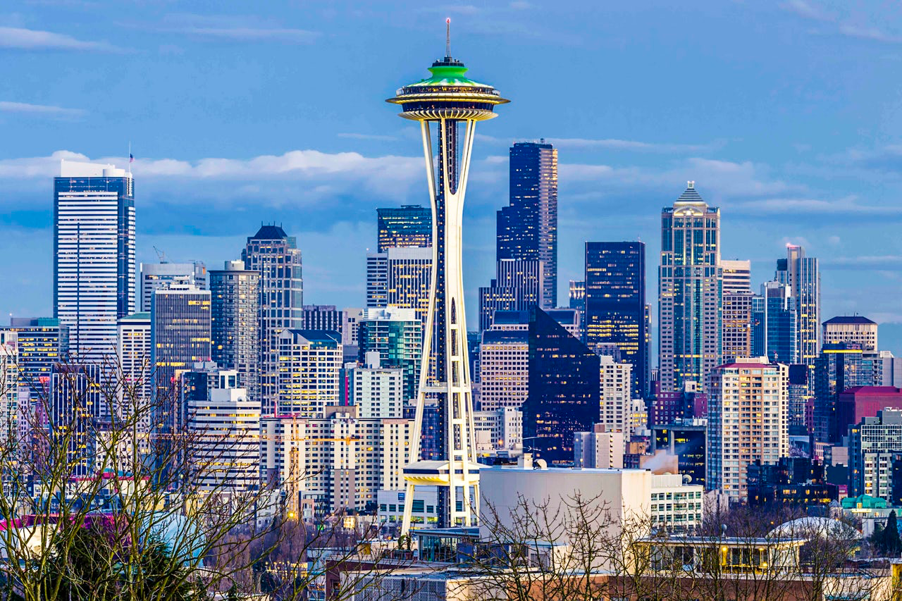 Seattle é a primeira cidade nos EUA a proibir plásticos descartáveis, como canudos e utensílios 2 https://www.newsdeeply.com/oceans/articles/2017/11/01/strawless-in-seattle-how-one-city-is-tackling-ocean-plastic-pollution