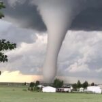 Vídeo mostra Tornado tocando o solo