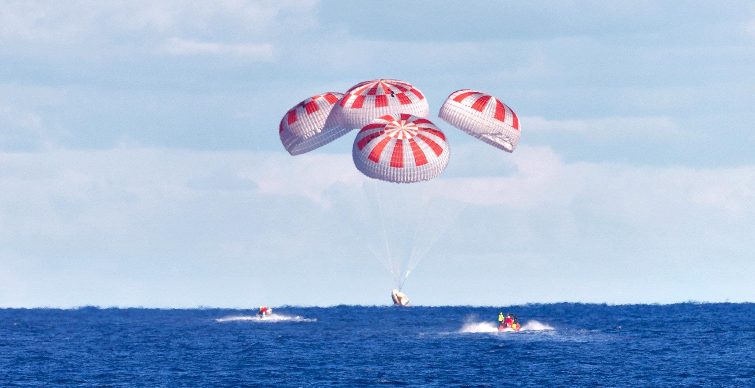 O pouso da espaçonave SpaceX foi como "Estar em uma centrífuga" De acordo com os astronautas 2 o splashdown bem sucedido do spacex