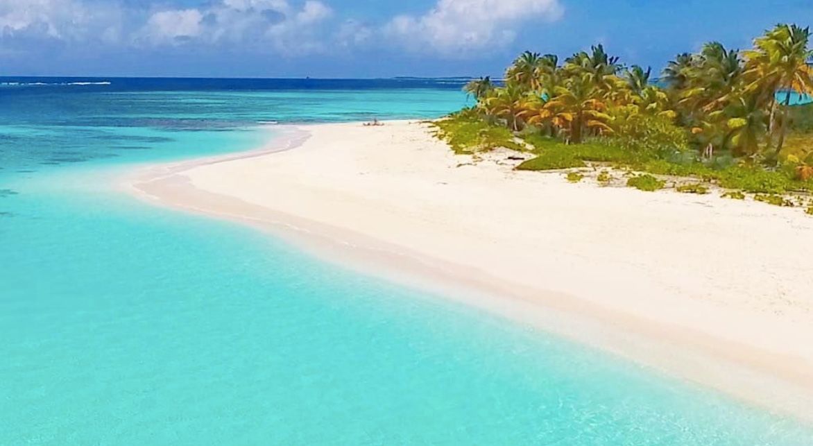 As praias caribenhas mais impressionantes para visitar neste inverno 3 ilha de praia de shoal bay