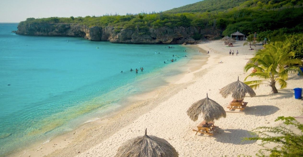 As praias caribenhas mais impressionantes para visitar neste inverno 4 cas abao barracas de praia árvores