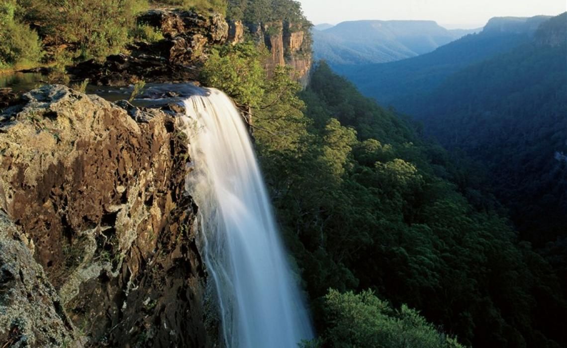 Estes lindos locais para passeios de um dia estão fora dos limites da cidade de Sydney 8 uma cachoeira nas terras altas do sul