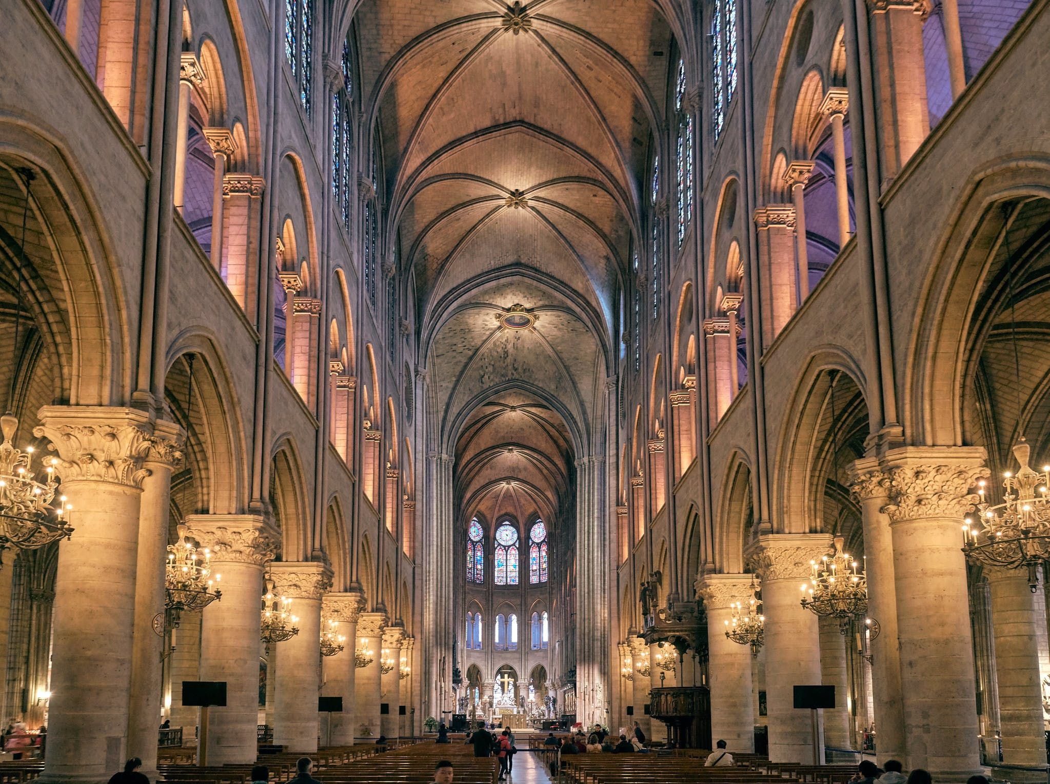 Notre-Dame está sendo totalmente restaurada, então aqui estão algumas fotos para lembrá-lo de como ela é bonita 4 dentro da catedral de notre dame
