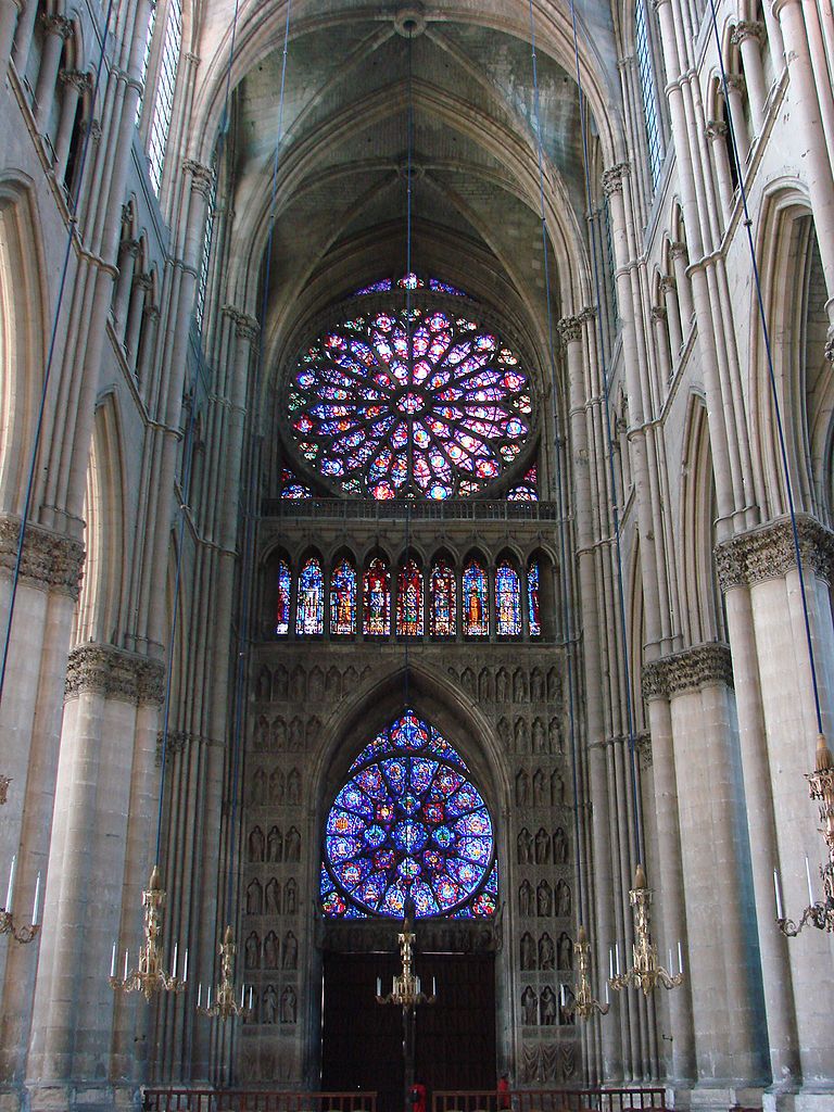 Notre-Dame está sendo totalmente restaurada, então aqui estão algumas fotos para lembrá-lo de como ela é bonita 5 os vitrais dentro de notre dame