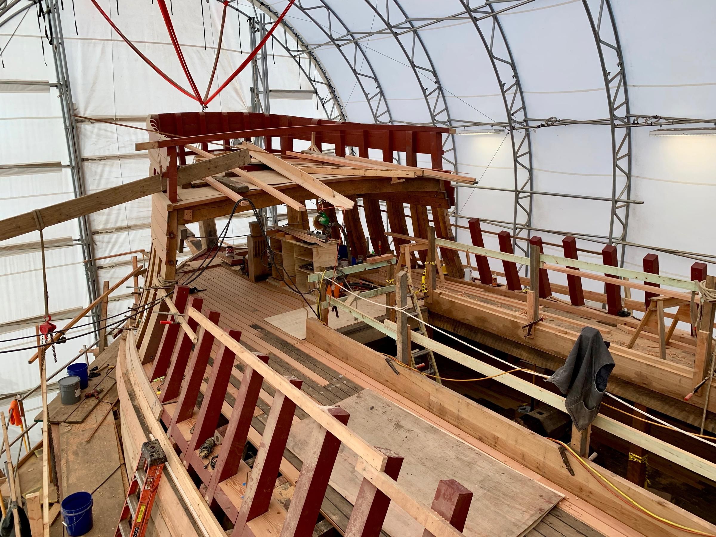 O Mayflower II está navegando de volta para Plymouth, Massachusetts, em homenagem ao 400º aniversário da cidade 6 a restauração do mayflower II