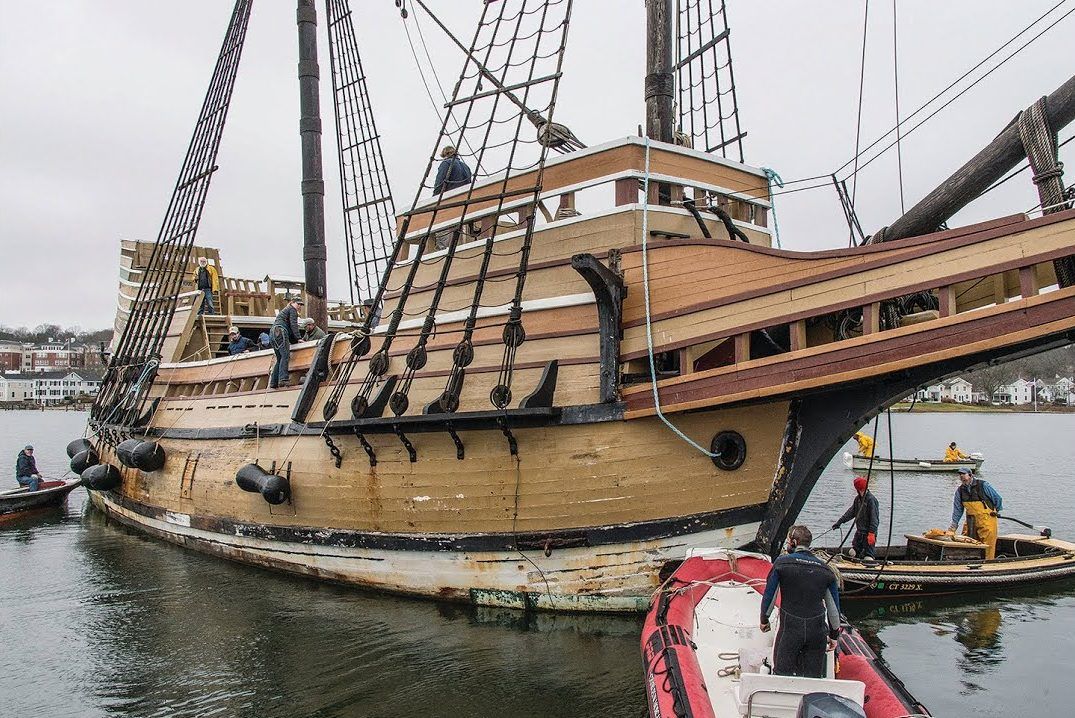 O Mayflower II está navegando de volta para Plymouth, Massachusetts, em homenagem ao 400º aniversário da cidade 5 a restauração do mayflower II