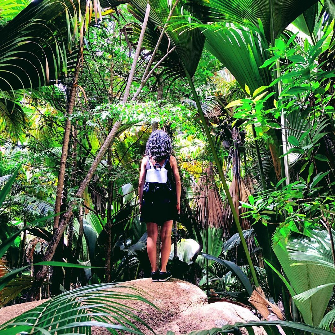 Como ter umas férias incríveis nas Seychelles, mesmo que você não seja uma pessoa de praia 4 Pessoa em pé em Seychelles