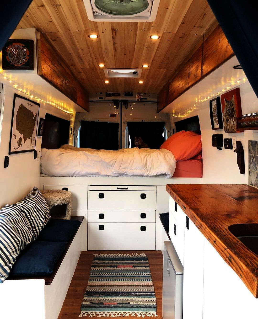 O RVing está em ascensão, veja como encontrar o perfeito 7 o interior de um trailer de caminhão