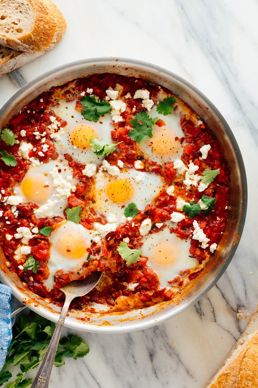 Estes pratos de todo o mundo são ovo-células 2 uma panela tradicional de shakshuka