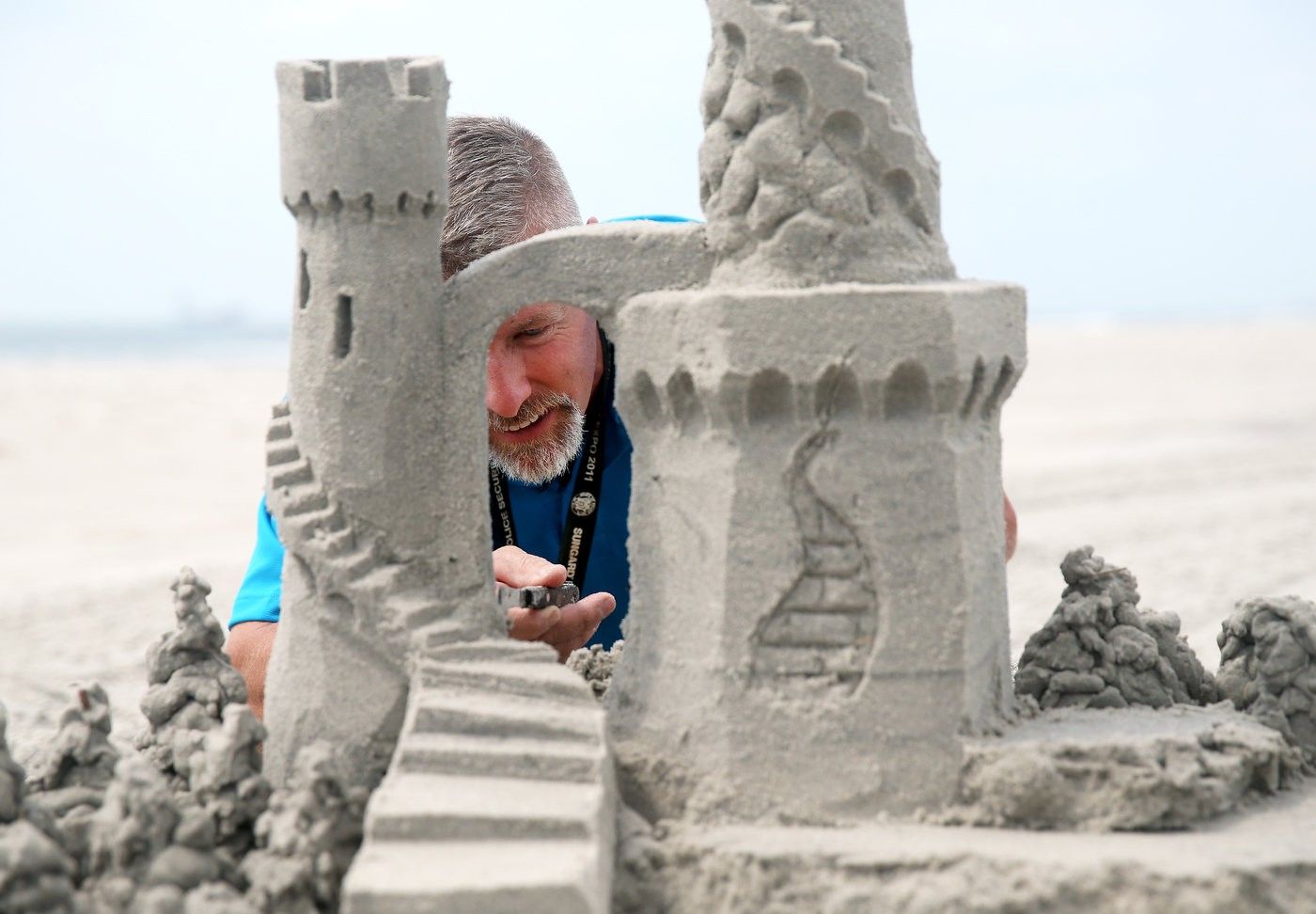 A Alemanha detém o recorde do maior castelo de areia, então aqui estão algumas dicas profissionais para fazer o seu próprio 3 construindo um castelo de areia