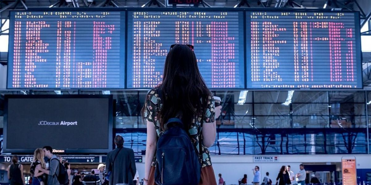 Por que é importante ter um seguro viagem 2 mulher e voos atrasados