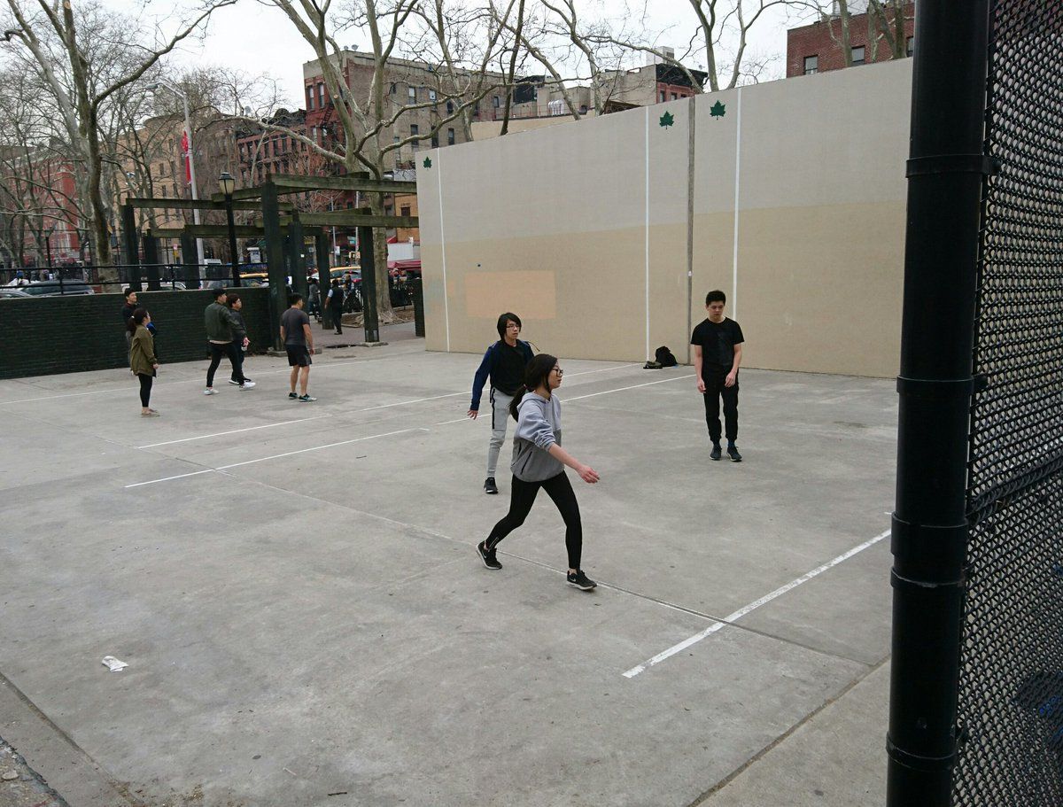 Estas fotos são as coisas mais nova-iorquinas, de acordo com os nova-iorquinos 6 crianças jogando handebol em nyc