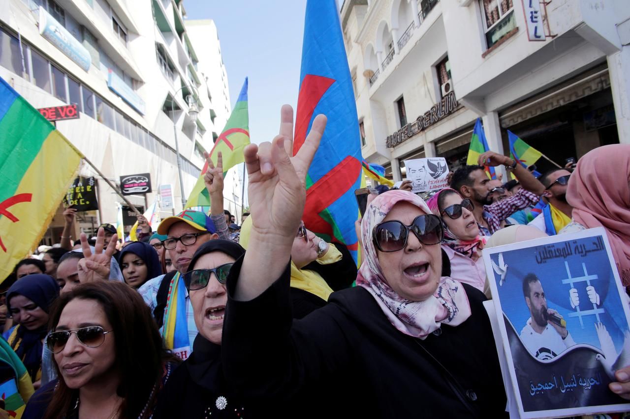 Mulheres que viajam sozinhas devem ter cuidado especial nesses locais 3 Protesto em Marrocos
