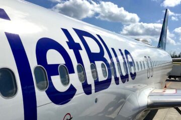 CEO da JetBlue explica como os aumentos no preço da bagagem manterão as tarifas baixas