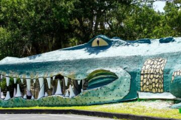 the worlds largest alligator sculpture in christmas, florida