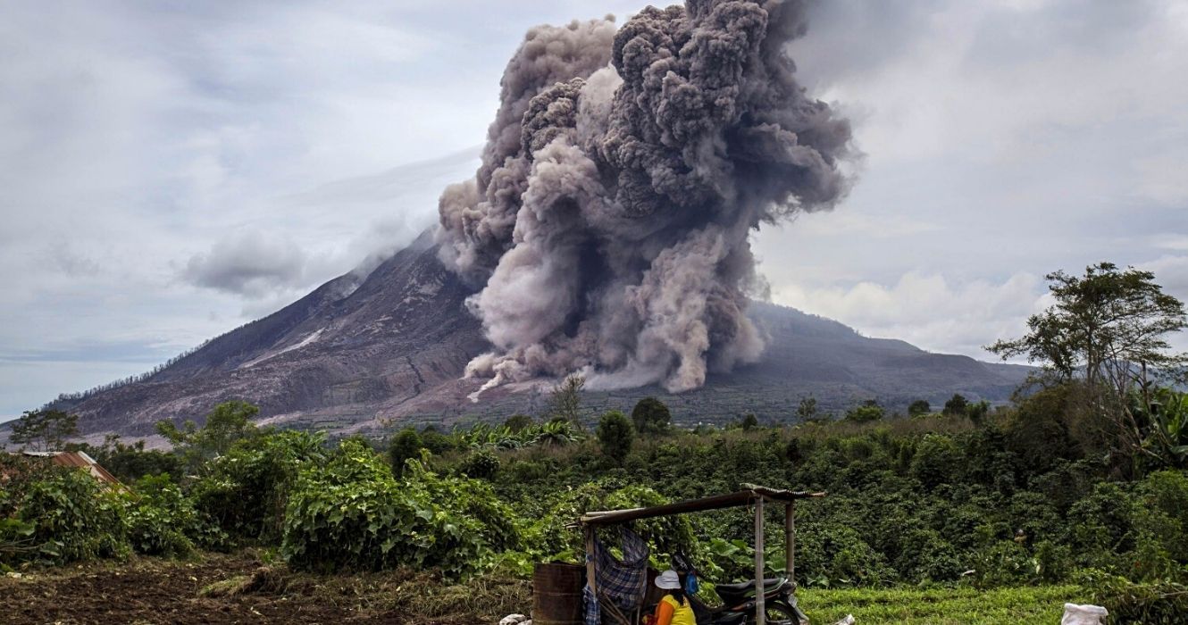 Estas fotos mostram a gravidade da erupção de dois dias do Monte Sinabung 1 Estas fotos mostram a gravidade da erupcao de dois dias