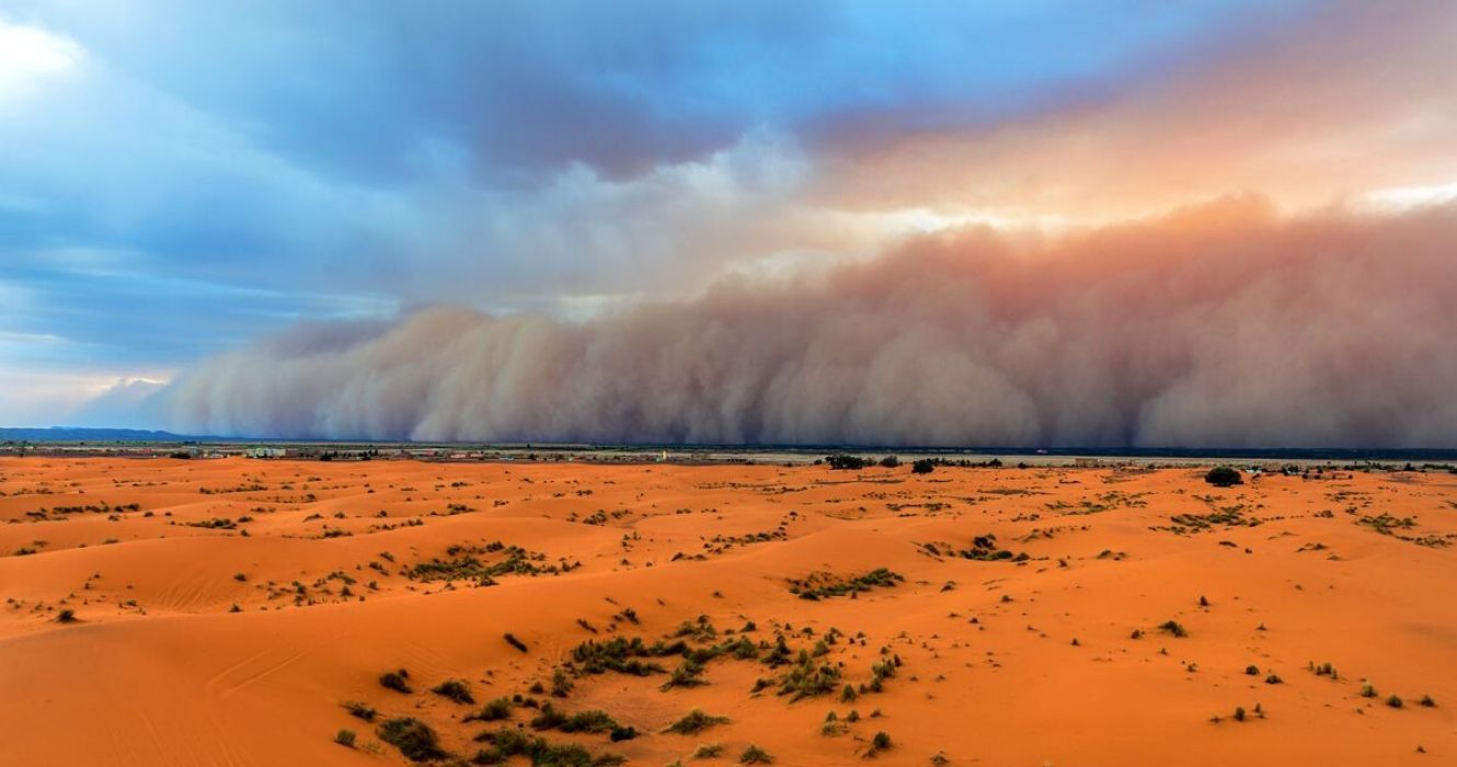Estas fotos mostram quão intensa pode ser uma tempestade de poeira no Saara 1 uma tempestade de poeira se move pelo saara