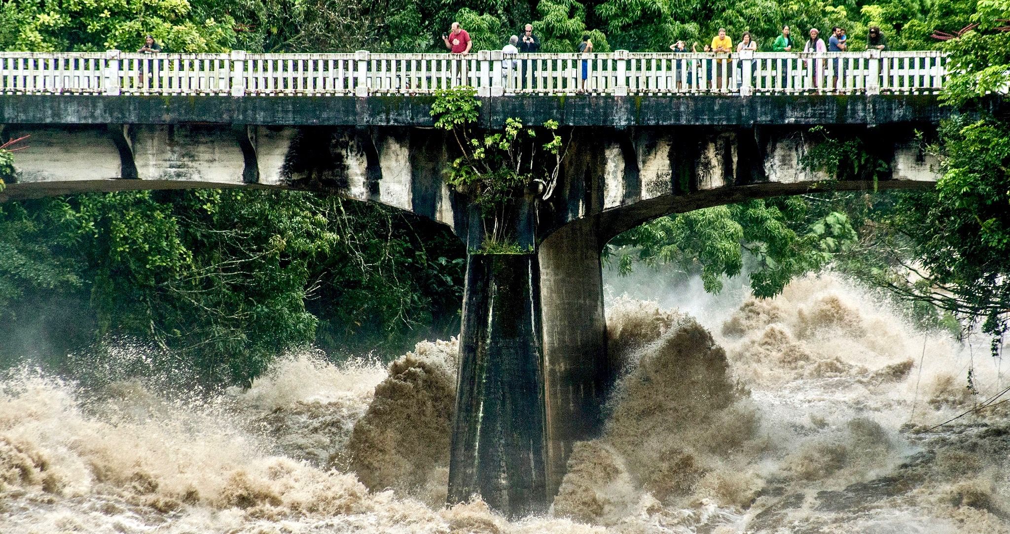 Furacao Lane causa inundacoes e deslizamentos de terra no Havai