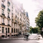 O prefeito de Paris está tornando a cidade mais verde para combater as mudanças climáticas