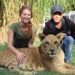 Jeff and Lauren Lowe posing with a tiger