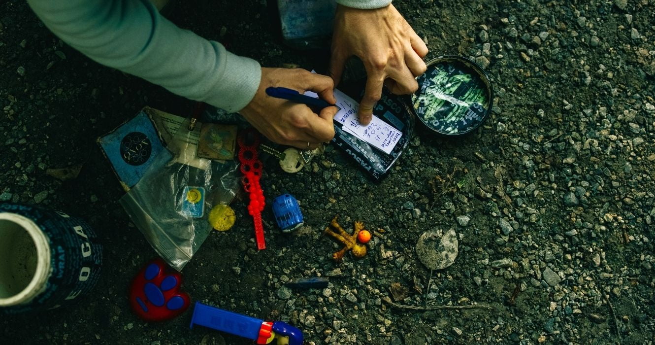 O que você pode encontrar com o geocaching e vale a pena fazer isso? Você ficaria surpreso 1 preenchendo um registro de geocache