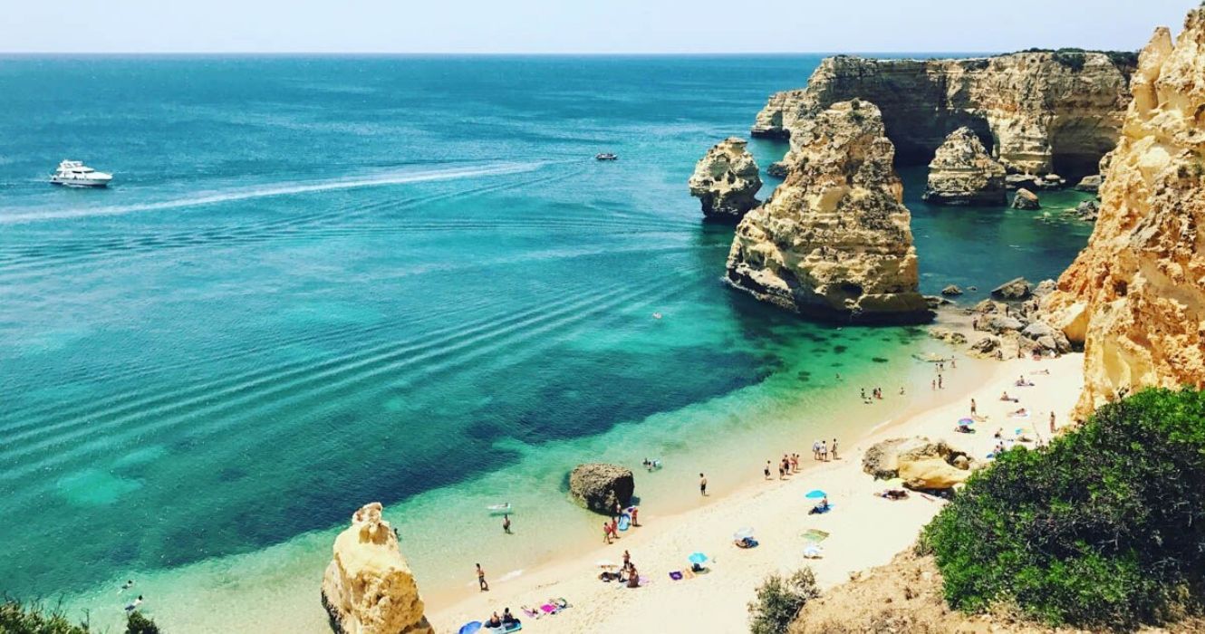 Praia Da Marinha: Como aproveitar ao máximo uma viagem de um dia para a praia mais bonita de Portugal 1 Praia da Praia da Marinha em portugal