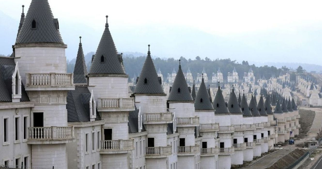Vamos falar sobre a (completamente abandonada) sósia da Disneylândia na Turquia 1 Vamos falar sobre a completamente abandonada sosia da Disneylandia na