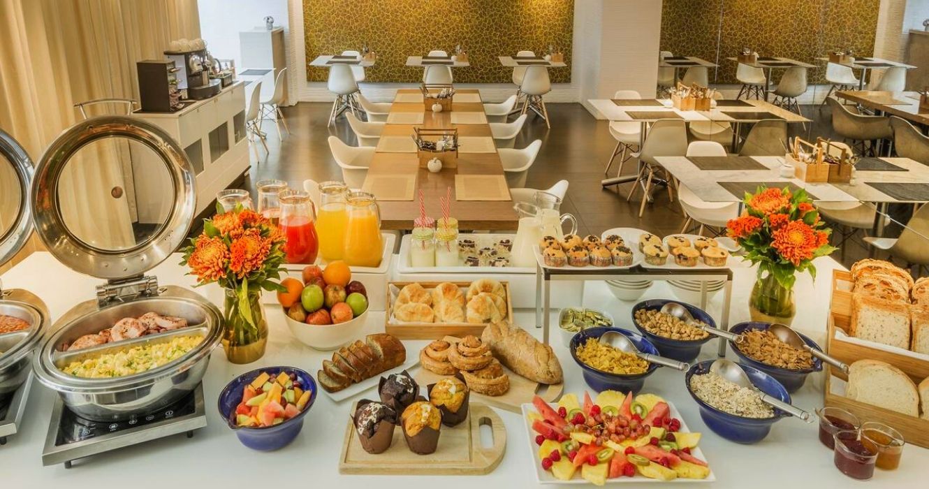 Veja como hackear o buffet do hotel para um café da manhã mais delicioso 1 um grande buffet de café da manhã