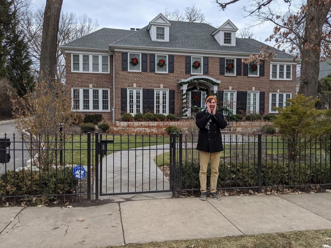 Os turistas lotaram esses destinos por causa dos filmes (e ficaram desapontados) 9 A casa do filme Home Alone fica atrás de um portão.