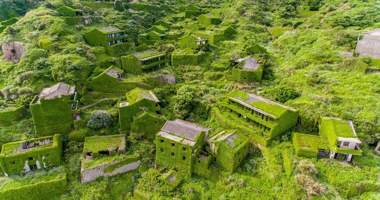 Dentro de Houtouwan, a vila abandonada na China que a natureza alcançou 1 cidade abandonada de houtouwan, china