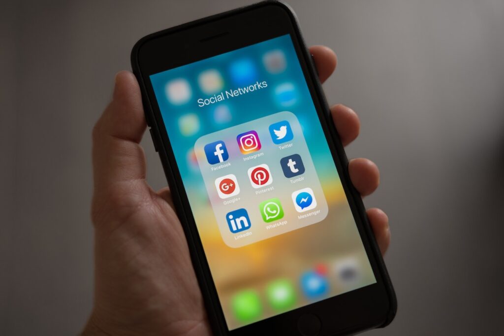 Qual é o melhor plano para redes sociais 2 pexels tracy le blanc 607812