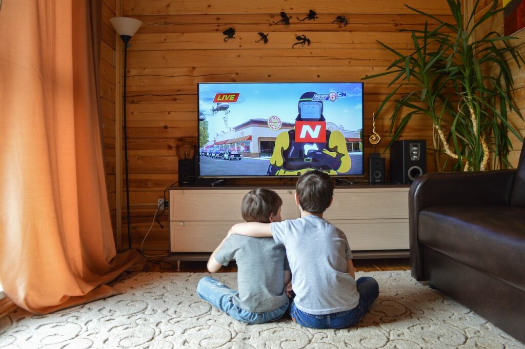 5 dicas de programas de TV para assistir em família 3 pexels victoria akvarel 4089661