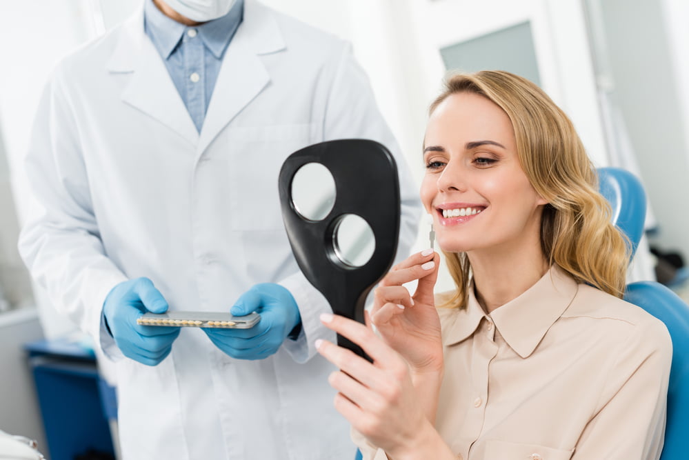 A partir de quantos anos pode usar aparelhos dentários? 2 dentista mulher